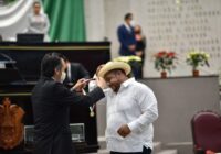 Entrega Congreso medalla Adolfo Ruiz Cortines al poeta Luis Rodríguez Pulido
