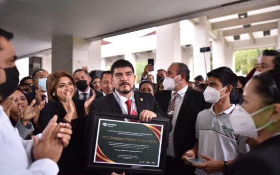 Zenyazen Escobar, ejemplo de servidor público cercano a la gente