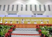 Dando clases ante toda adversidad se debe honrar el legado de los grandes pedagogos de Veracruz: Gobernador Dando clases ante toda adversidad se debe honrar el legado de los grandes pedagogos de Veracruz: Gobernador