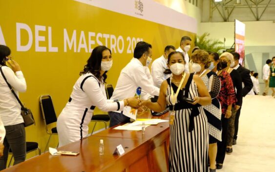 Galardona SEV a docentes veracruzanos
