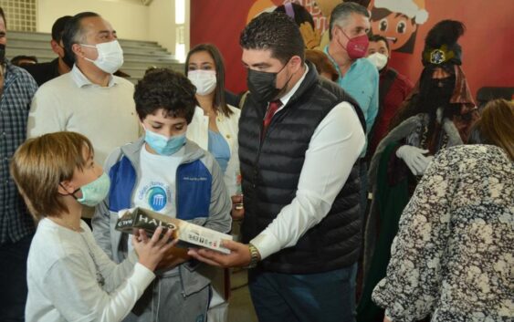 Con 29 mil regalos cierra SEV campaña anual Dona un Juguete, Dona Amor