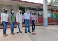 Superviza Mauricio Alarcón Castillo sanitización de instalaciones de la escuela primaria Manuel R. Gutiérrez