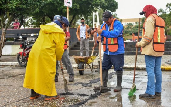 Ayuntamiento de Coatzacoalcos realiza intensa recuperación de vialidades