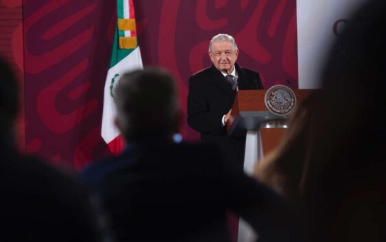 AMLO se somete a “revisión médica de rutina” en el Hospital Central de la Sedena