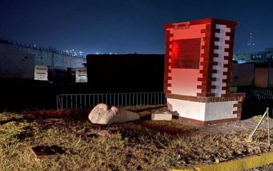 La estatua de AMLO en Atlacomulco fue derribada en primeras horas del 2022