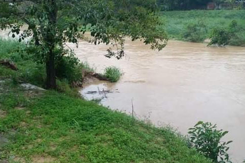 Protección Civil de Agua Dulce, exhorta a los habitantes de las zonas bajas estar en alerta por el incremento del nivel del río “Aguadulcita”