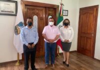Noé Castillo Olvera, alcalde de Agua Dulce y Bulmaro Cruz Hernández, INE, acuerdan trabajar juntos en beneficio de la población