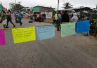 Bloquean padres de familia, la carretera Chote a Coyutla