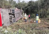 Volcadura de autobús de la línea ADO en la carretera Mérida – Cancún