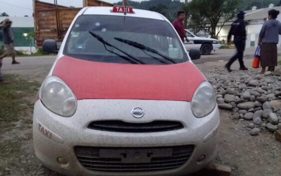 Lesionan a una mujer, tras balear a un taxista en Mecatlán