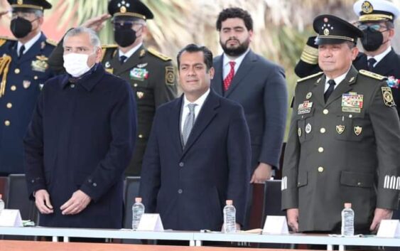 Con el presidente Obrador, el diputado veracruzano Sergio Gutiérrez Luna celebra en Coahuila al Ejército Mexicano
