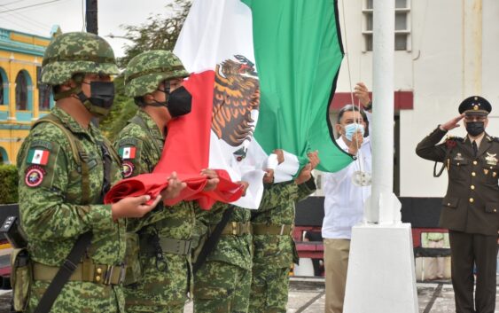 Conmemoran autoridades Día de la Bandera de México