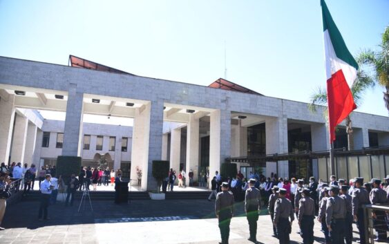 Celebra Congreso de Veracruz el Día de la Bandera de México