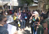 ‘Putin criminal, te espera el tribunal…fuera militares de Ucrania’, exigen ucranianos frente a embajada rusa