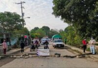 Se suman más campesino al bloqueo del puente «El Jagüey»