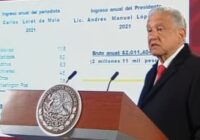 “No sé por qué se alebrestaron”, dice AMLO al exhibir otra vez los presuntos ingresos de Loret de Mola