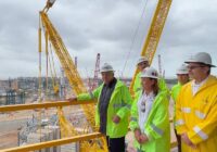 Desde refinería de Dos Bocas, López Obrador promete autosuficiencia en combustibles