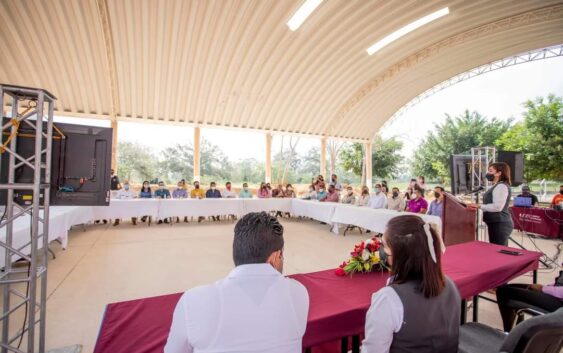 Crear lazos siempre será fundamental para la construcción de la educación en Acayucan