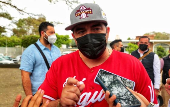 Zenyazen Escobar afirma que en Veracruz el interés supremo es la educación de niños y jóvenes
