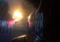 Se incendio camioneta con material reciclable Se incendio camioneta con material reciclable