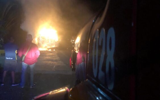Se incendio camioneta con material reciclable