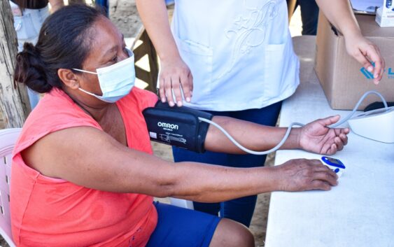 Acercan brigada de salud a clasificadores de desechos de Villa Allende