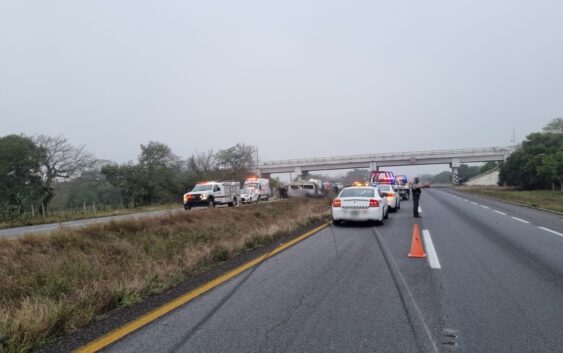 3 CUBANOS MUERTOS Y 16 LESIONADOS EN ACCIDENTE SOBRE LA AUTOPISTA LA TINAJA COSAMALOAPAN