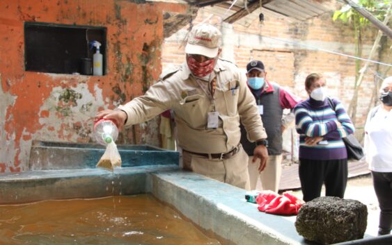 APLICAN ABATE PARA PREVENIR EL DENGUE EN RÍO BLANCO