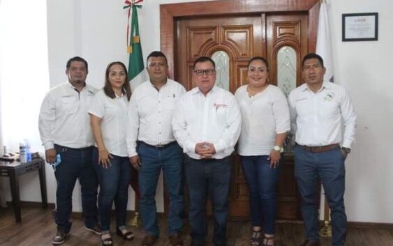 Gobierno de Noé Castillo Olvera y el CECYTEV, acuerdan trabajar juntos por la educación de los jóvenes del municipio de Agua Dulce