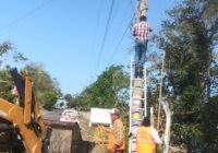 Se electrocuta, trabajador de Alumbrado Público en Cazones