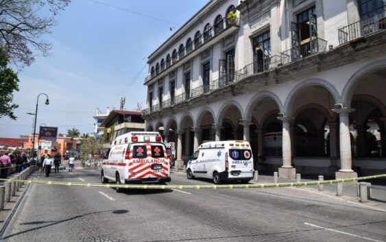 Evacúan Palacio en Xalapa por olor a gas