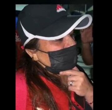 Mujer asegura que su amigo murió a golpes en Querétaro y estalla en llanto