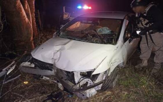 Extranjero derrapó y chocó su auto en Tecolutla