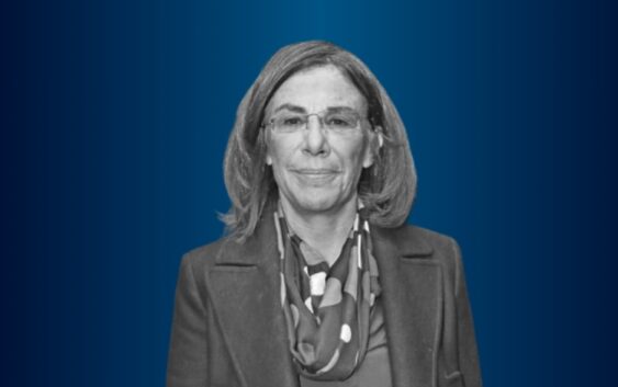El Presidente dentro de Palacio y afuera los tambores feministas