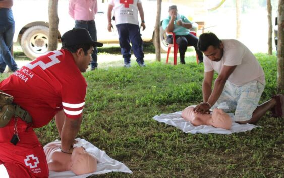 Capacita PC y Cruz Roja a ciudadanos de la localidad Galeras en Jáltipan
