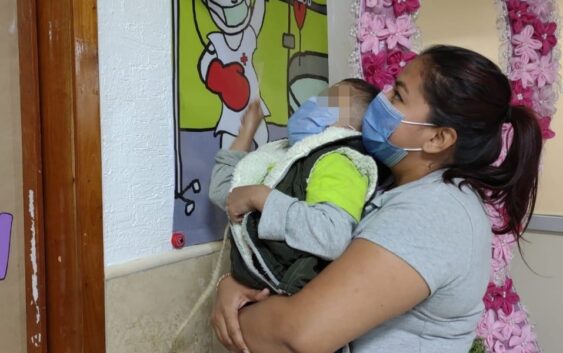 Johan supera leucemia y toca “campana de la vida” en IMSS Veracruz Sur