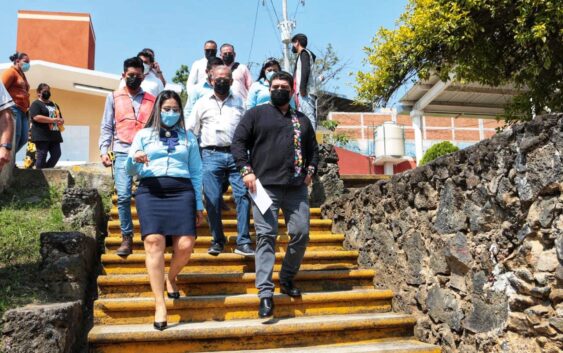 Zenyazen Escobar entrega obras por dos millones de pesos en dos escuelas de la capital