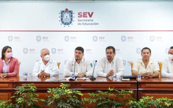 Zenyazen Escobar recibe a nuevo Comité Ejecutivo de la Sección 32 del SNTE