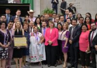Diputados de oposición desaíran a galardonada del Premio Estatal de la Mujer