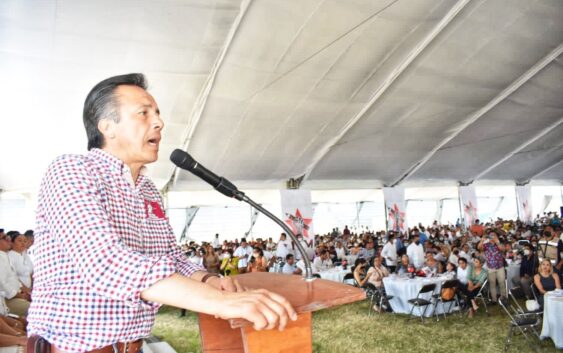 Cuitláhuac y Zenyazen conviven con el magisterio veracruzano