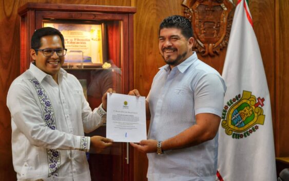 Zenyazen Escobar entrega nombramiento a nuevo secretario técnico del CIVE