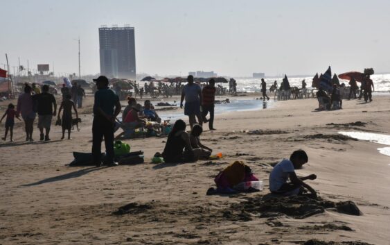 Visitantes siguen disfrutando de la Playa Inclusiva y Familiar