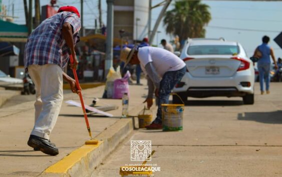 Realizan pinta de Cruces e instalación de señalaría sobre carretera transísmica
