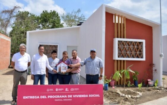 Reubica Gobierno del Estado a familias de Tempoal; les entrega nueva unidad habitacional