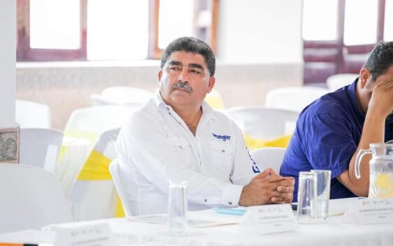 Mauricio Alarcón, alcalde de Oluta, presente en la 3ra. reunión de la Red Veracruzana por la Salud