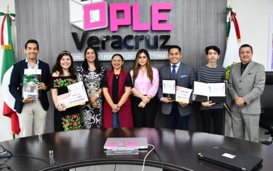 OPLE Veracruz premia a la y los ganadores del Concurso Estatal de Ensayo “Democracia es Inclusión”