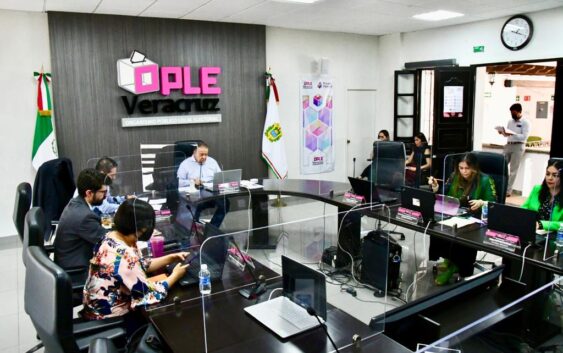 OPLE Veracruz aprueba diversos informes, refrenda convenio con la UV y aprueba al jurado del concurso de diseño y creación de un prototipo de urna electrónica