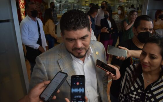Modificar grados escolares a fases es positivo: Zenyazen Escobar