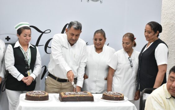 Celebra Amado Cruz Malpica a las enfermeras de Coatzacoalcos