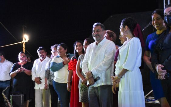 Gobierno Municipal festeja a 4 mil maestros de Coatzacoalcos